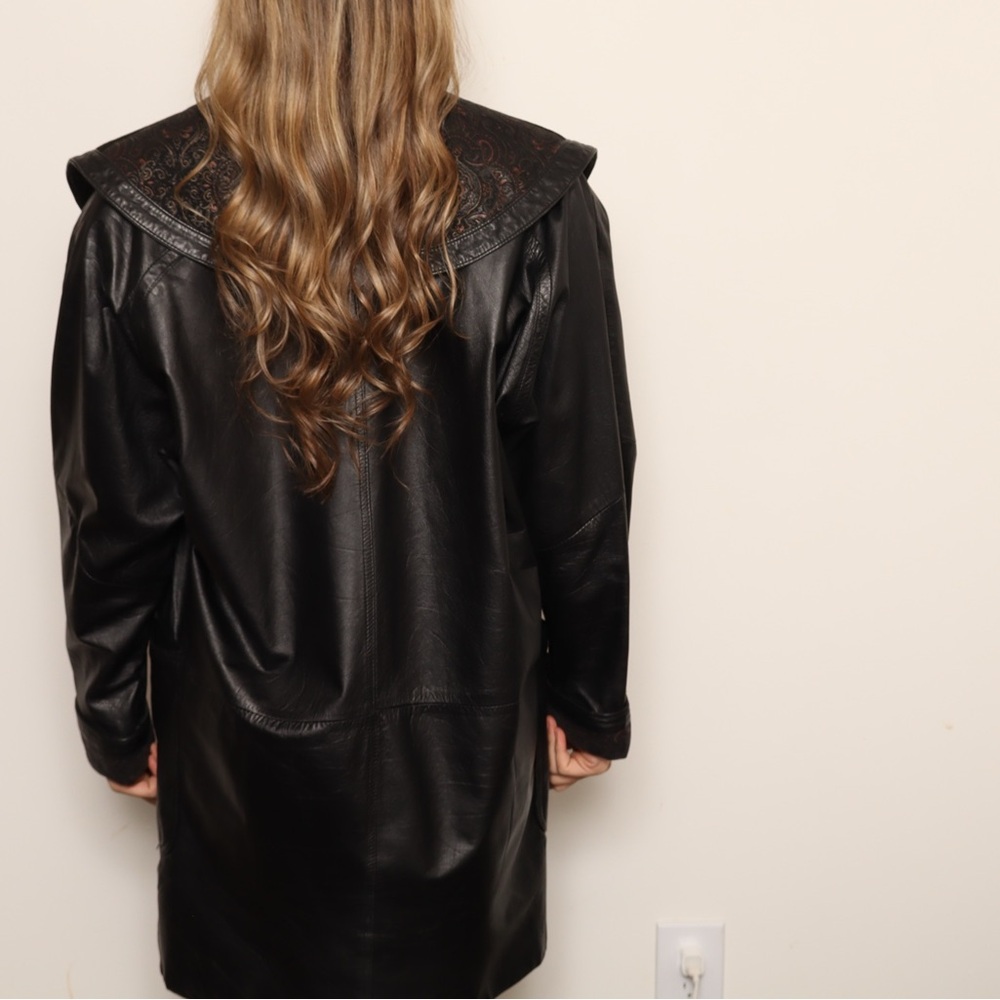 GIII Leather Maxi Trench Coat Womens Black Paisley Collar Statement Outerwear - Picture 4 of 12